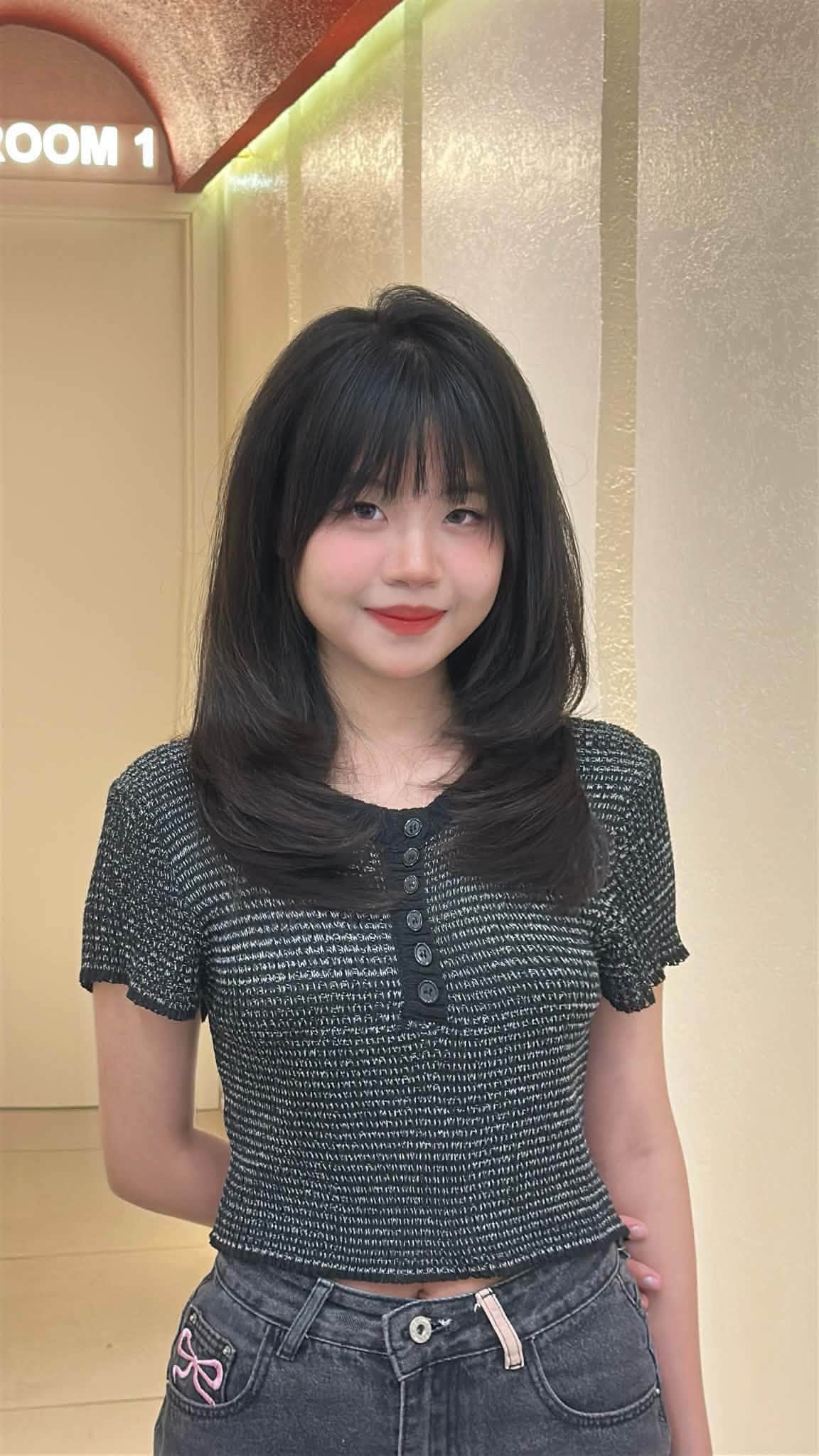 Soft Gaze – Modern Portrait of Youthful Grace